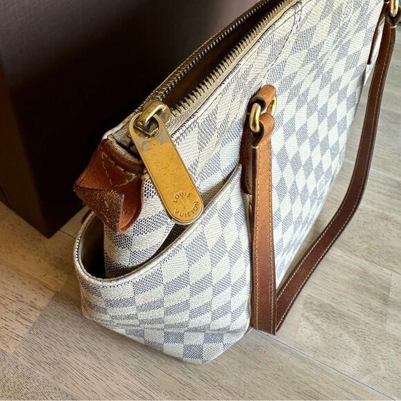 Louis Vuitton Damier Azur Totally MM Bag - Picture 4 of 14